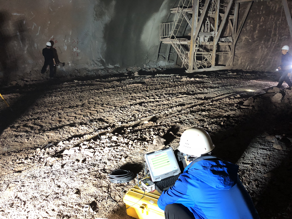 TRT6000检测隧道超前地质预报 (2)